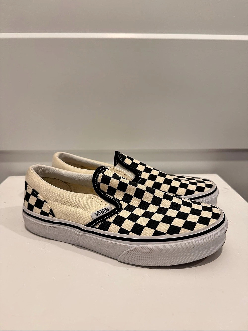 Vans Classic Slip-On Checkered Slip-On Sneakers US 2.5 Like New